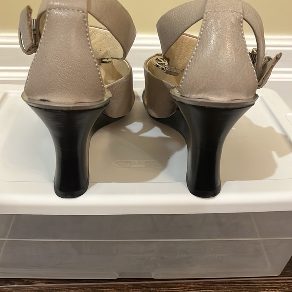 MK Taupe Silver and Black Wedges Size 8.5 - Picture 8 of 13